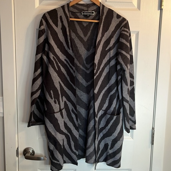 ❤️Melanie Lyne open cardigan Women M  grey animal print soft fabric with pockets - Picture 3 of 9